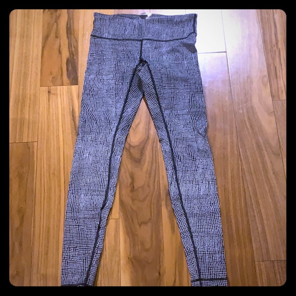 Lululemon patterned leggings. Like-new